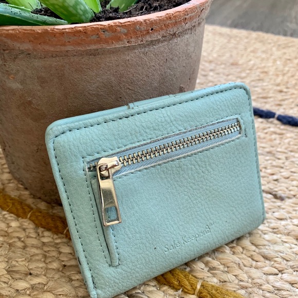 Small Woven Wallet - Picture 2 of 4